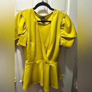 Pretty yellow tulip-sleeved peplum blouse! Size 10/12